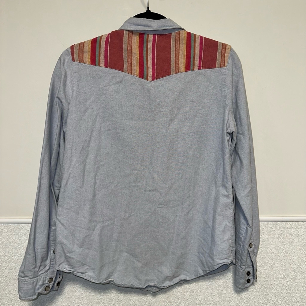 Women's Forever 21 Button Down Shirt M Blue Multi-color Aztec Denim pearl snap - Picture 4 of 8